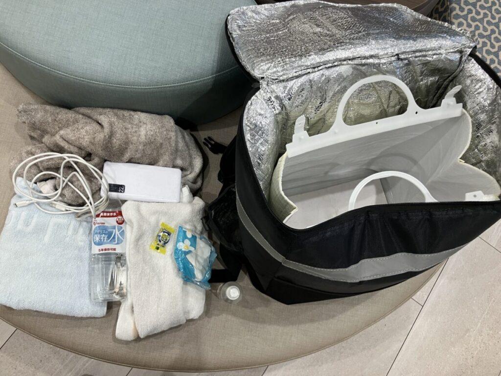 フードデリバリー配達員の持ち物一式（配達バッグ・タオル・モバイルバッテリーなど）