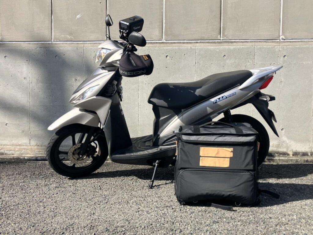 神戸でUber Eats配達に使用したスズキアドレス125ccとUber Eats公式ウバッグ